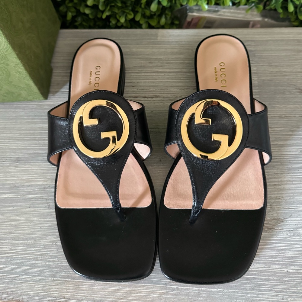 New In Box Gucci Black and Gold Interlocking Sandals size 37.5